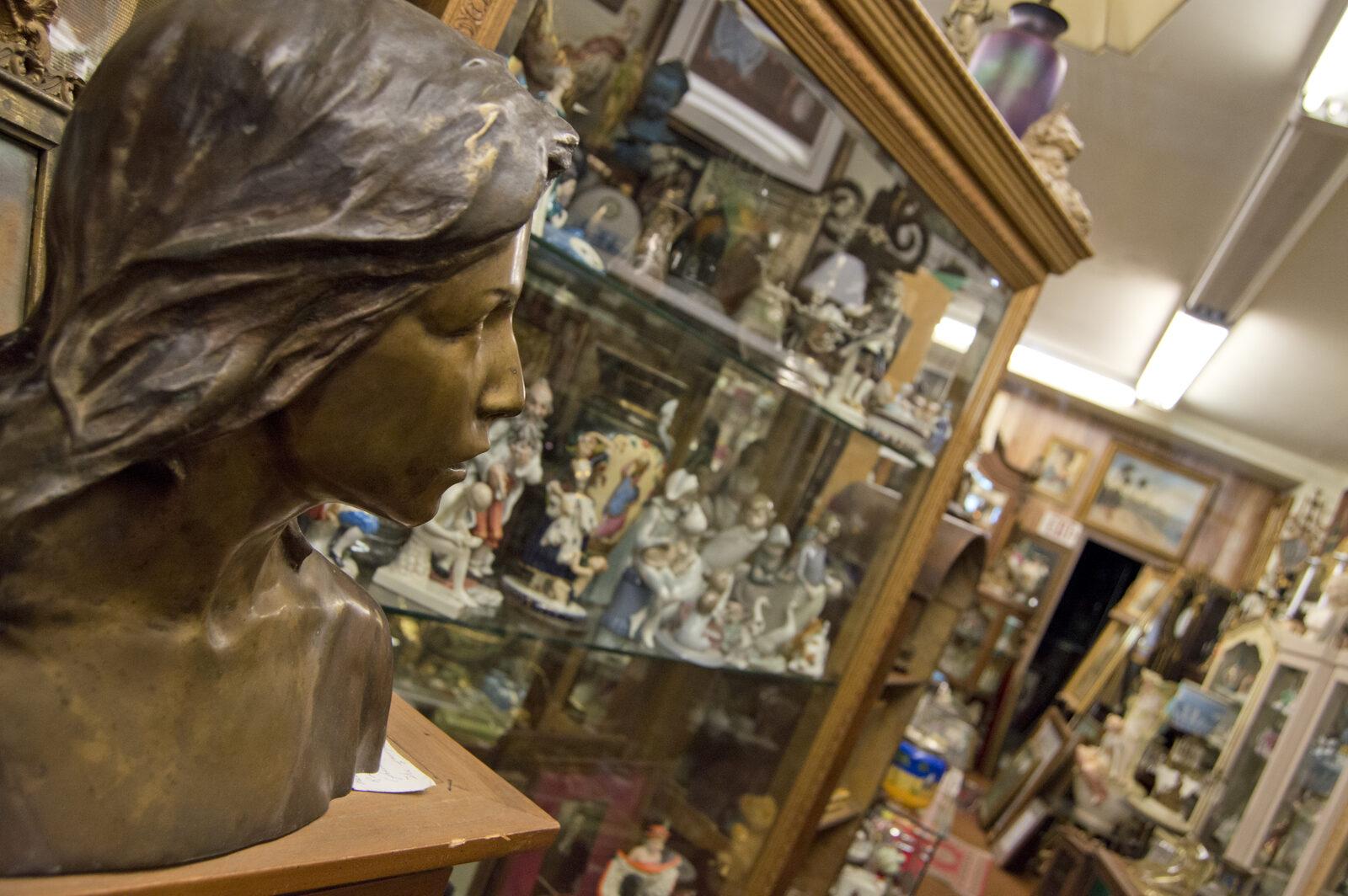 Arlequin Antiques and Art